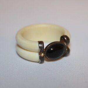 Elegant Cream and Black Ring size 5